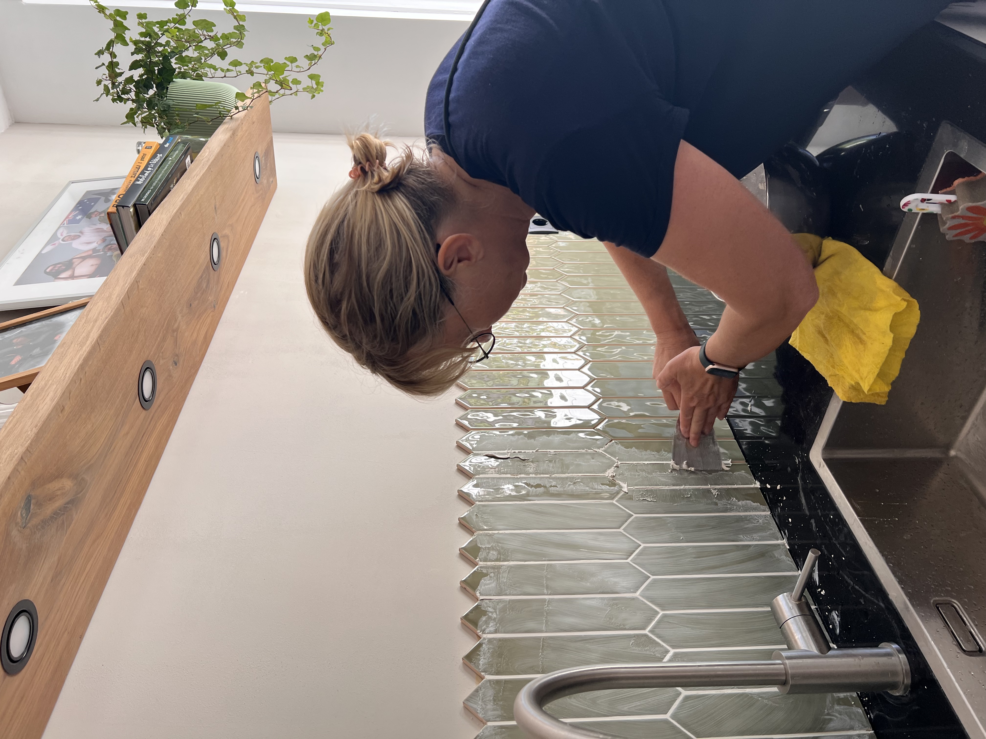 Kitchen sink backsplash
