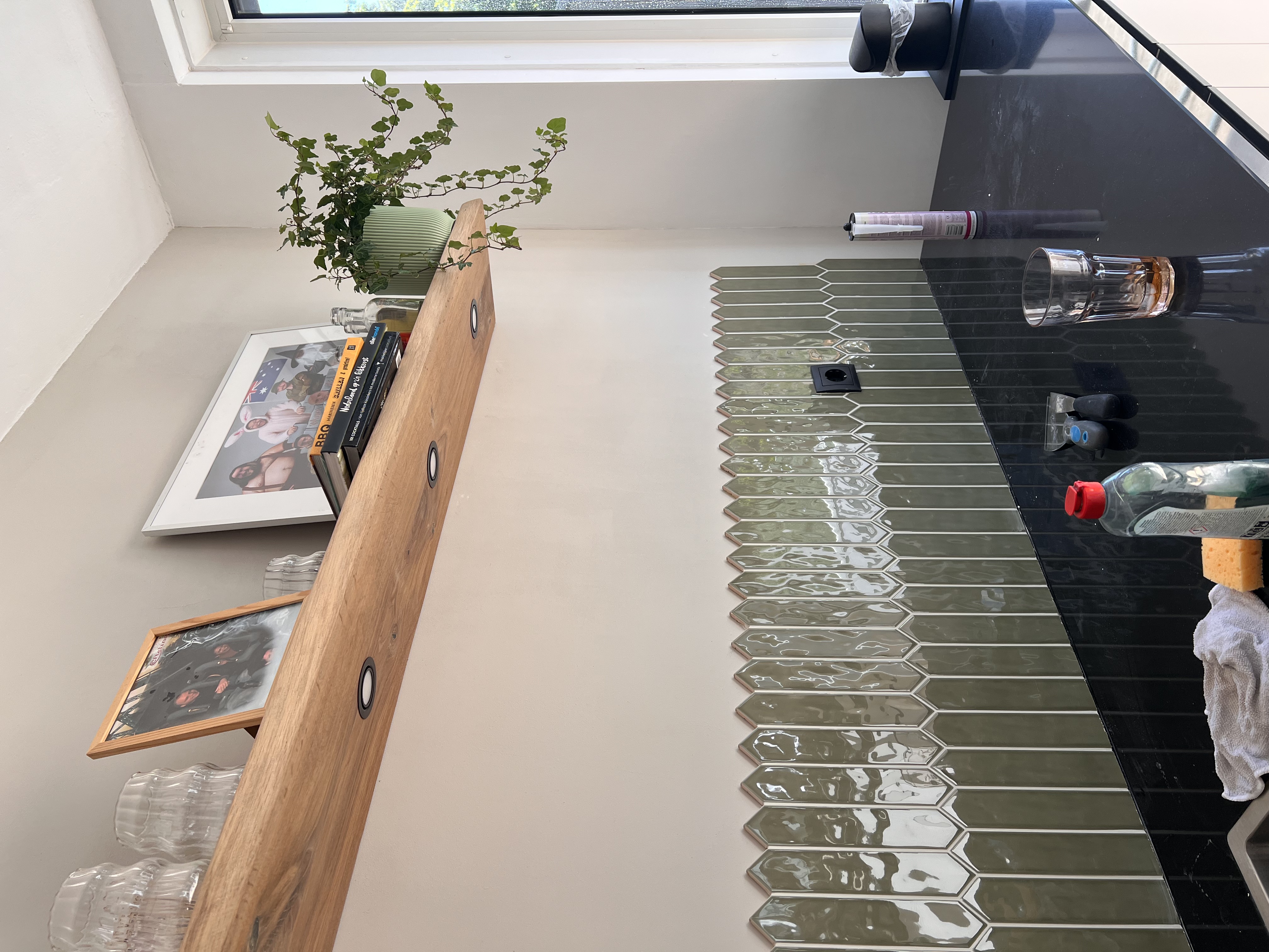 Kitchen shelf and backsplash